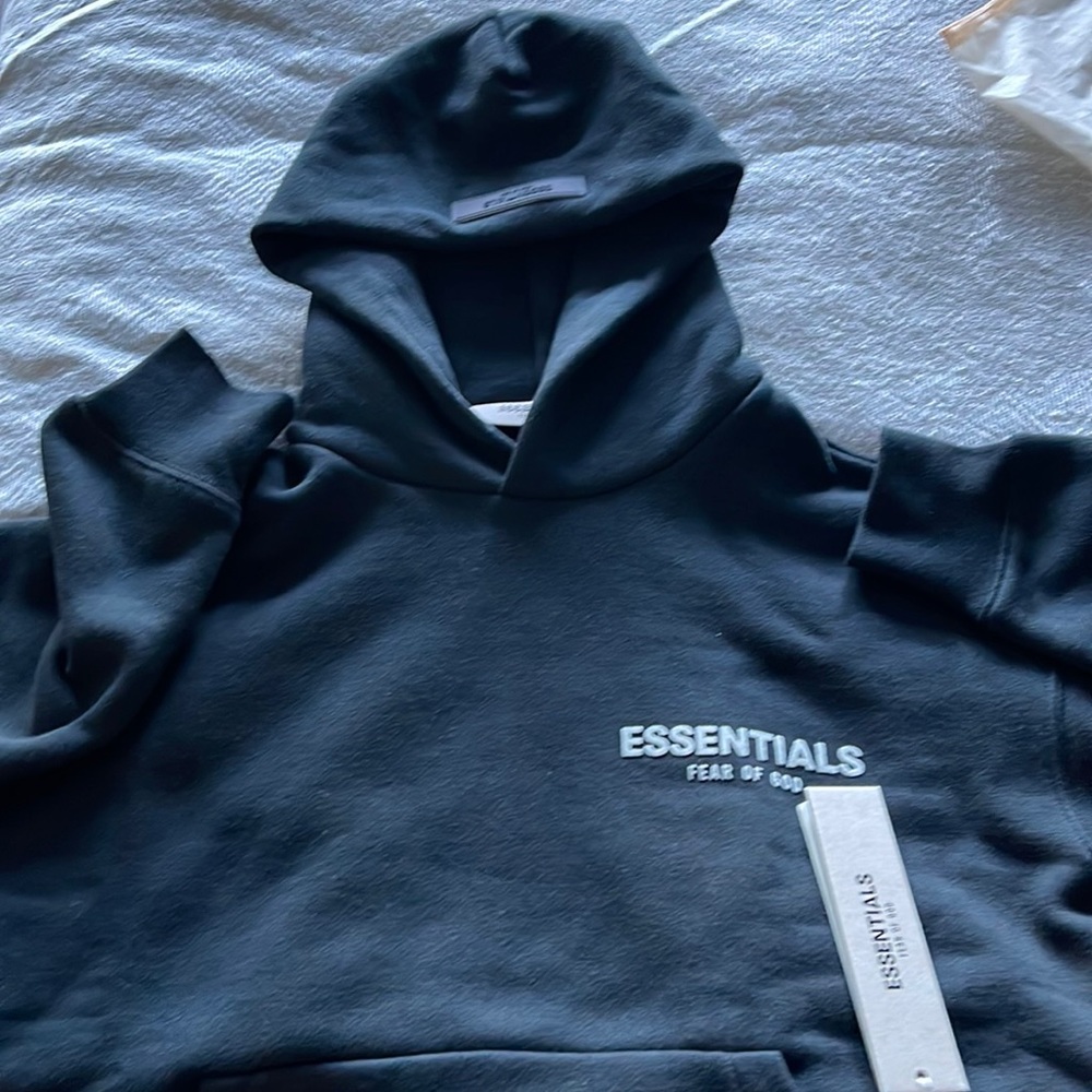 NWT!! Must have kids Essentials Fear of God hoodie      Smoke free home